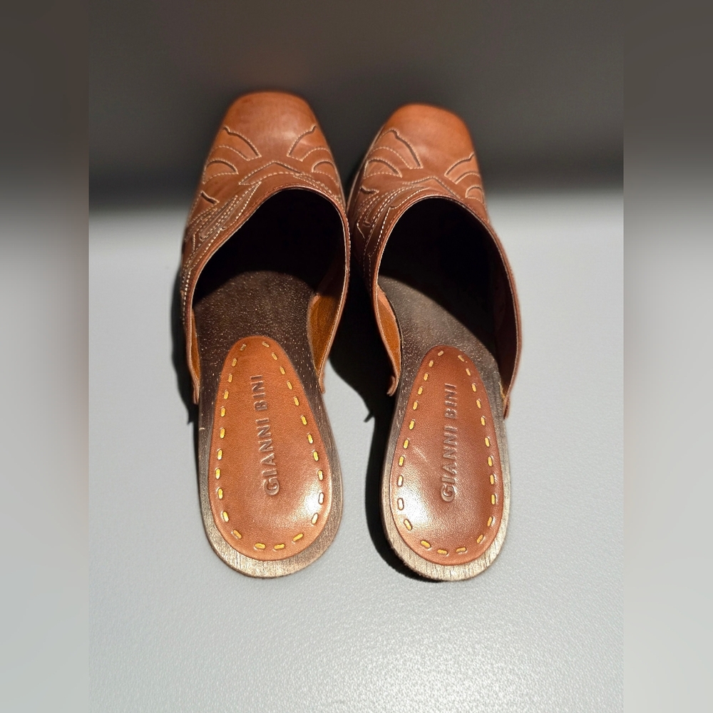 Gianni Bini Women's Tan Mules